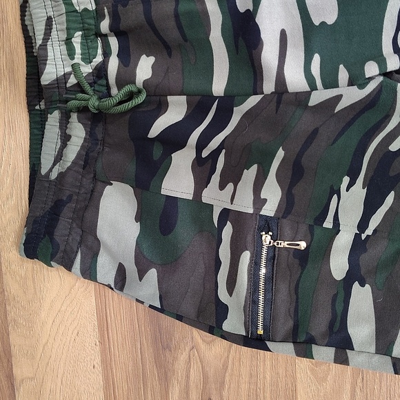 Camouflage Ladies Jogging Pants, Ladies Size Small, Workout and Casual - Picture 8 of 10
